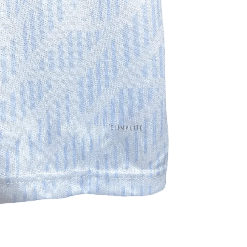 https://cdn.shopify.com/s/files/1/0826/7228/8075/files/2018-spain-away-retro-kit-849187.webp?v=1741197029