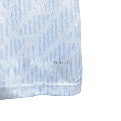 https://cdn.shopify.com/s/files/1/0826/7228/8075/files/2018-spain-away-retro-kit-849187.webp?v=1741197029