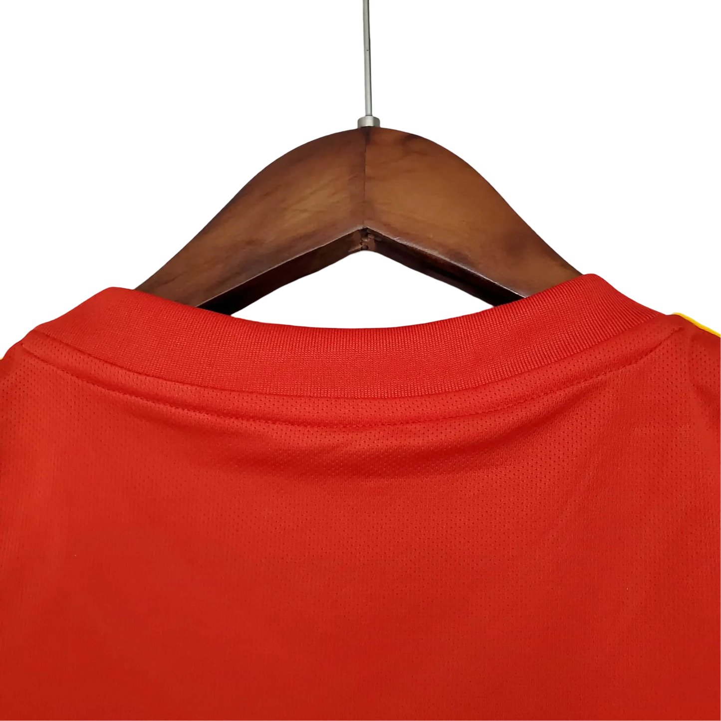 https://cdn.shopify.com/s/files/1/0826/7228/8075/files/2018-spain-home-retro-kit-709340.webp?v=1741197189