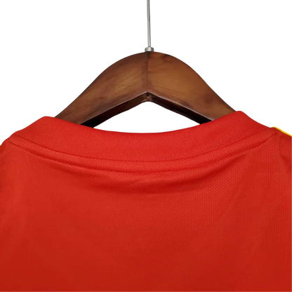 https://cdn.shopify.com/s/files/1/0826/7228/8075/files/2018-spain-home-retro-kit-709340.webp?v=1741197189