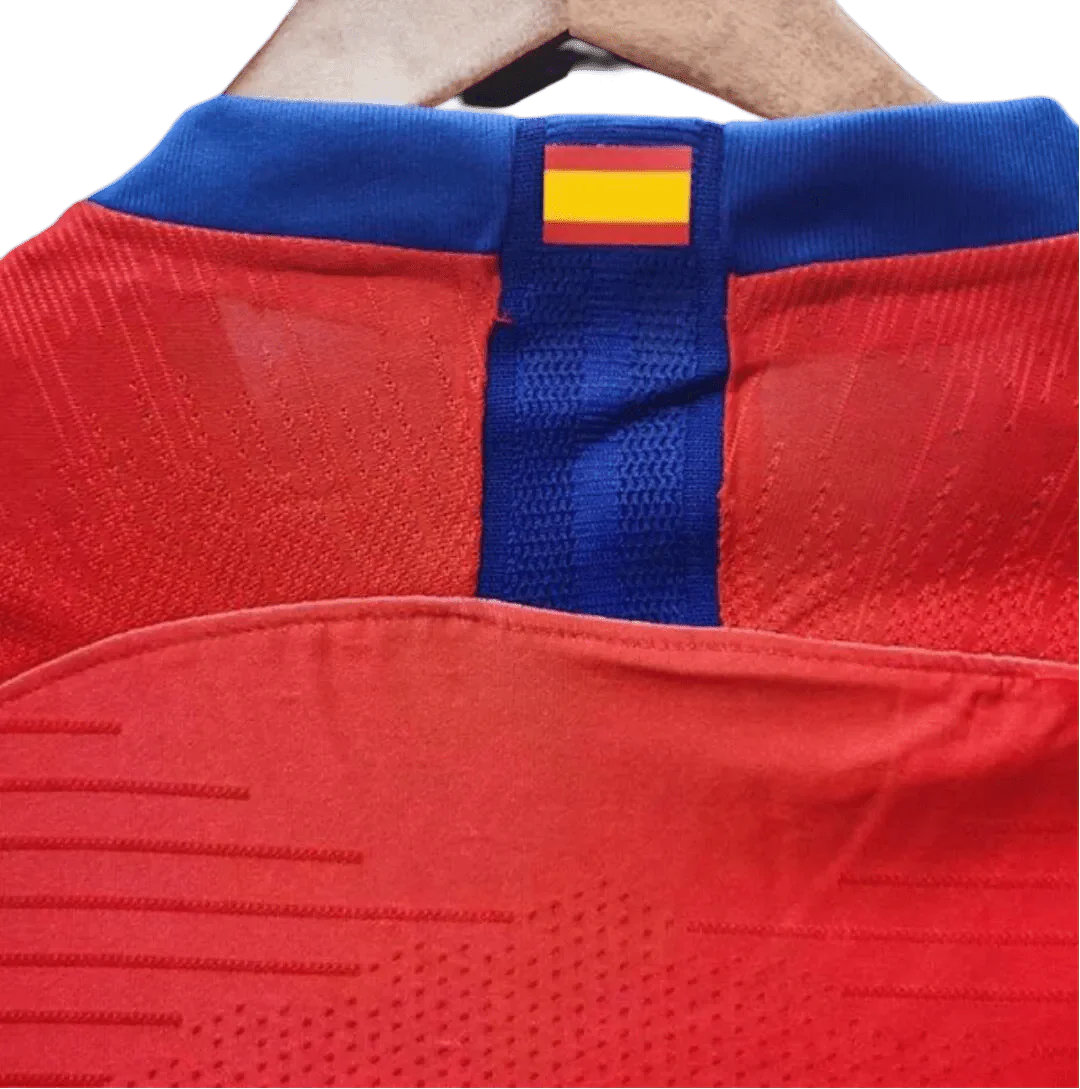 https://cdn.shopify.com/s/files/1/0826/7228/8075/files/20182019-atletico-madrid-plus500-home-vapormatch-retro-kit-classickits433-194447.webp?v=1741198278