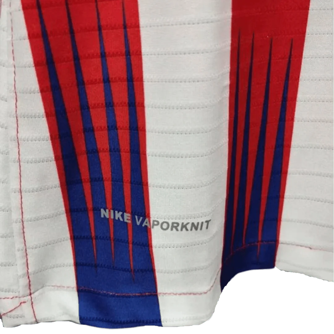 https://cdn.shopify.com/s/files/1/0826/7228/8075/files/20182019-atletico-madrid-plus500-home-vapormatch-retro-kit-classickits433-352031.webp?v=1741198277