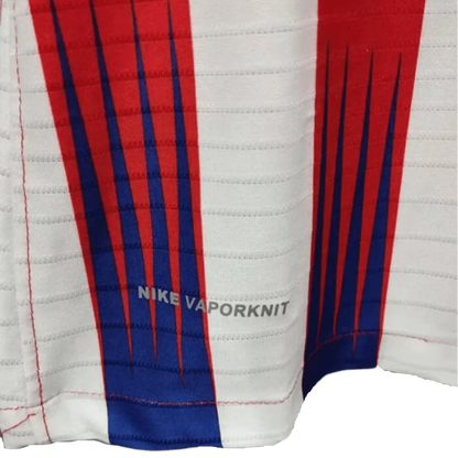 https://cdn.shopify.com/s/files/1/0826/7228/8075/files/20182019-atletico-madrid-plus500-home-vapormatch-retro-kit-classickits433-352031.webp?v=1741198277