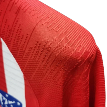 https://cdn.shopify.com/s/files/1/0826/7228/8075/files/20182019-atletico-madrid-plus500-home-vapormatch-retro-kit-classickits433-376736.webp?v=1741198276