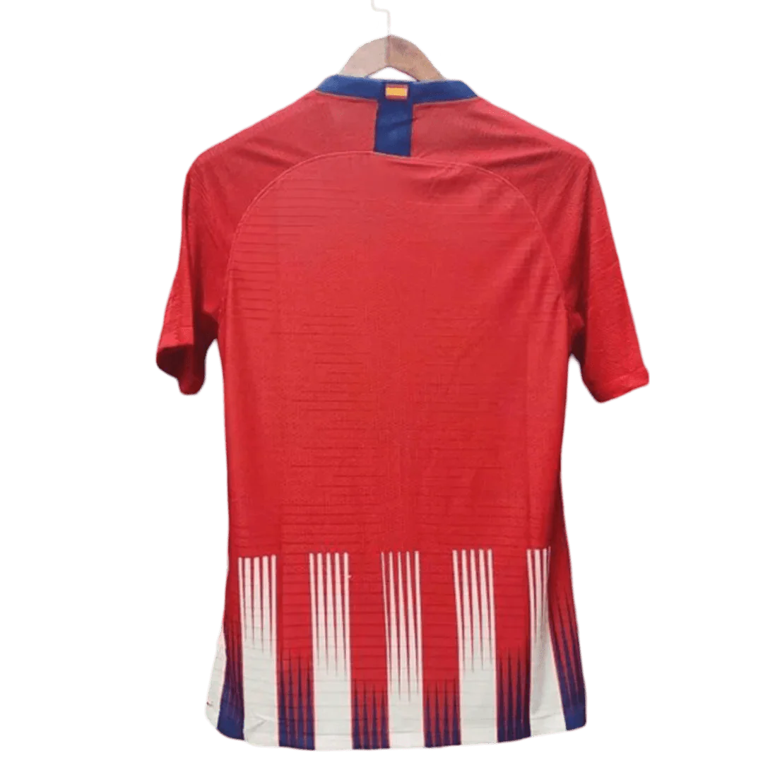 https://cdn.shopify.com/s/files/1/0826/7228/8075/files/20182019-atletico-madrid-plus500-home-vapormatch-retro-kit-classickits433-639632.webp?v=1741198278