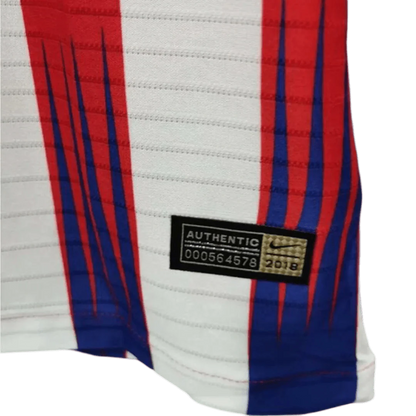 https://cdn.shopify.com/s/files/1/0826/7228/8075/files/20182019-atletico-madrid-plus500-home-vapormatch-retro-kit-classickits433-718093.webp?v=1741198279