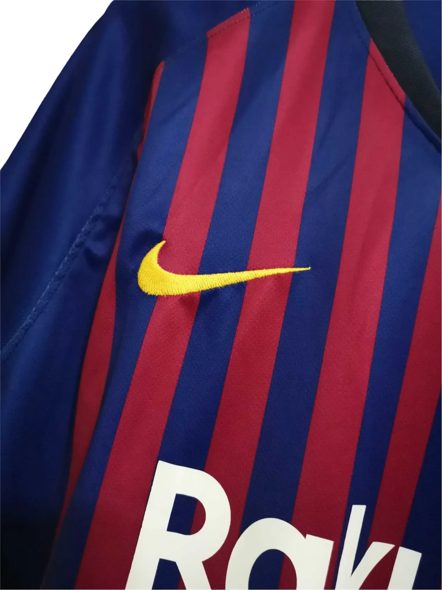 https://cdn.shopify.com/s/files/1/0826/7228/8075/files/20182019-fc-barcelona-rakuten-home-retro-kit-542201.webp?v=1741197544