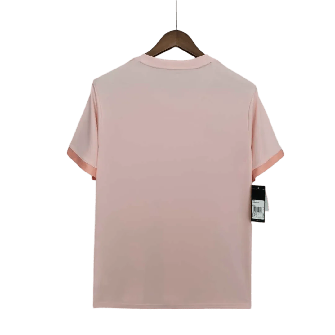 https://cdn.shopify.com/s/files/1/0826/7228/8075/files/20182019-manchester-united-chevrolet-away-retro-kit-classickits433-385870.webp?v=1741197742