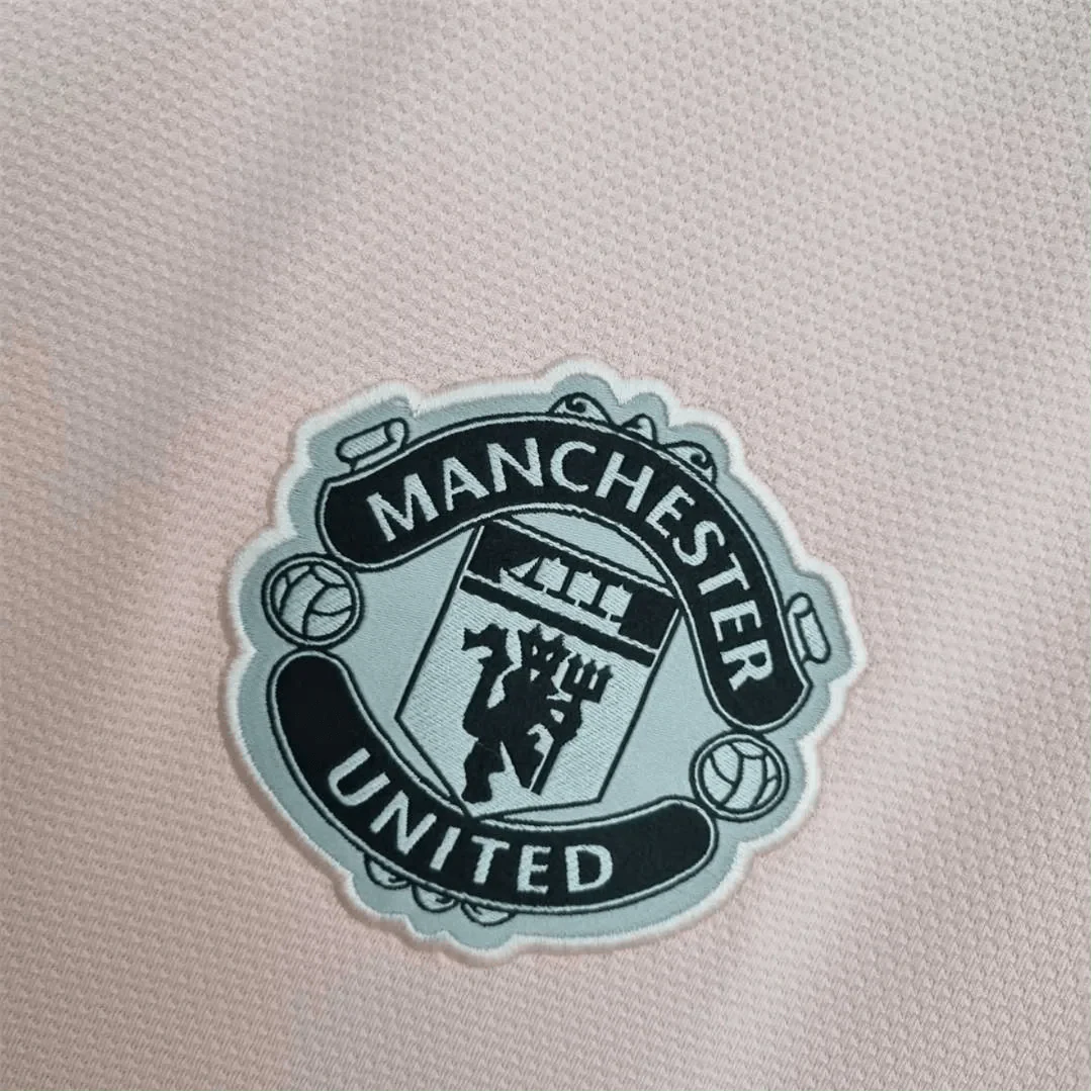 https://cdn.shopify.com/s/files/1/0826/7228/8075/files/20182019-manchester-united-chevrolet-away-retro-kit-classickits433-459167.webp?v=1741197746