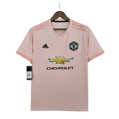 https://cdn.shopify.com/s/files/1/0826/7228/8075/files/20182019-manchester-united-chevrolet-away-retro-kit-classickits433-478784.webp?v=1741197743