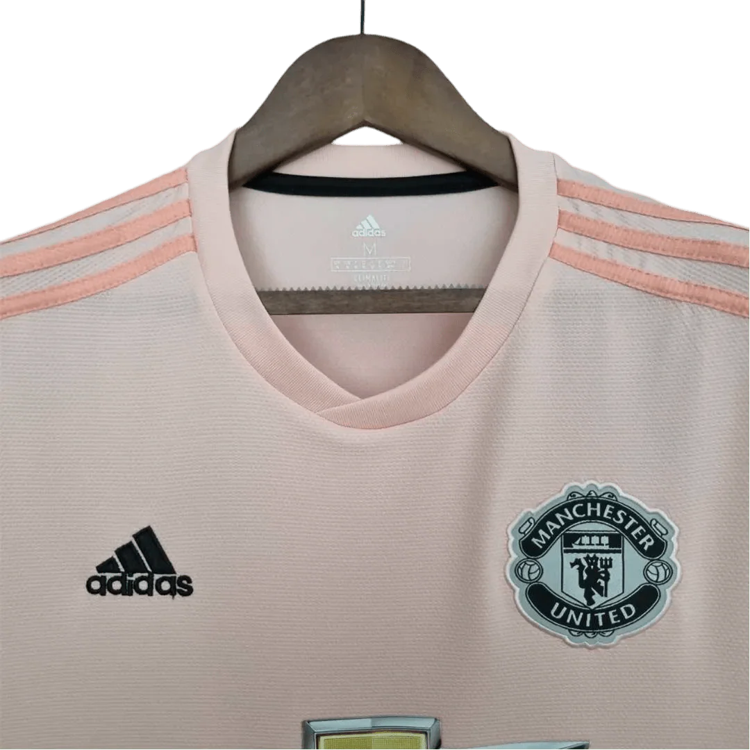 https://cdn.shopify.com/s/files/1/0826/7228/8075/files/20182019-manchester-united-chevrolet-away-retro-kit-classickits433-723620.webp?v=1741197746