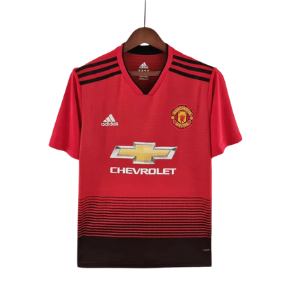 https://cdn.shopify.com/s/files/1/0826/7228/8075/files/20182019-manchester-united-chevrolet-home-retro-kit-classickits433-468405.webp?v=1741197614