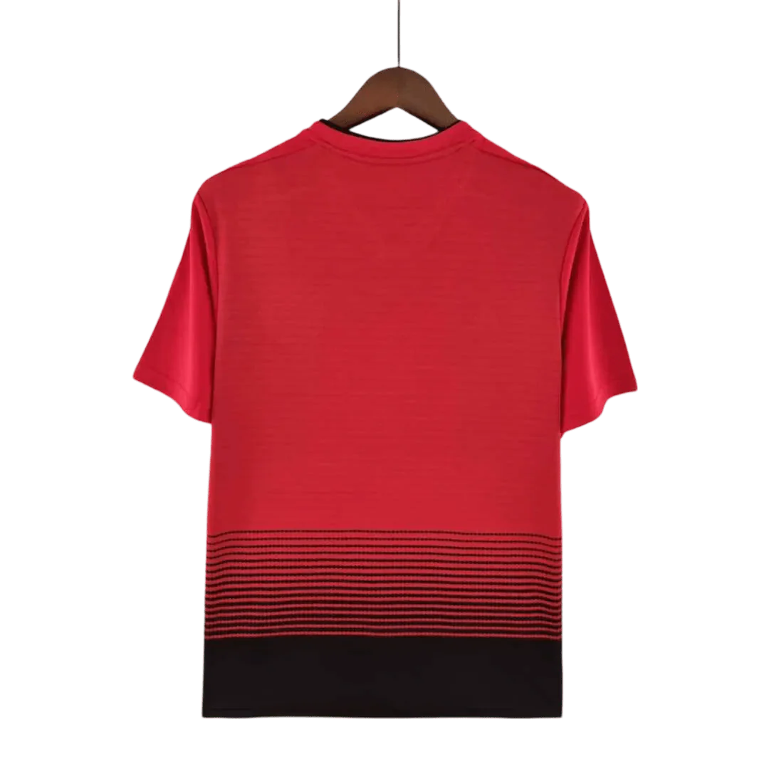https://cdn.shopify.com/s/files/1/0826/7228/8075/files/20182019-manchester-united-chevrolet-home-retro-kit-classickits433-485353.webp?v=1741197614