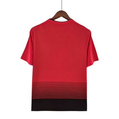 https://cdn.shopify.com/s/files/1/0826/7228/8075/files/20182019-manchester-united-chevrolet-home-retro-kit-classickits433-485353.webp?v=1741197614