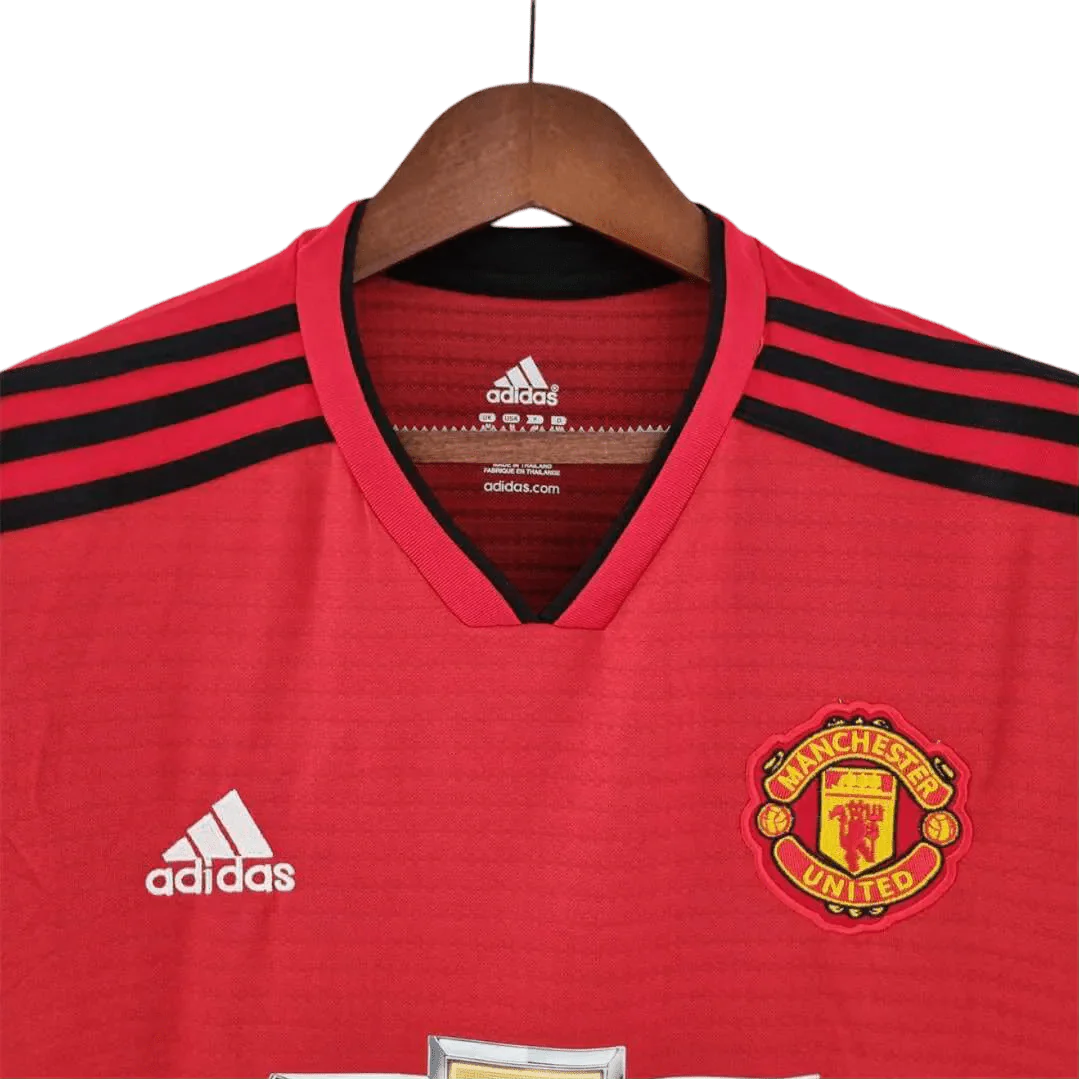 https://cdn.shopify.com/s/files/1/0826/7228/8075/files/20182019-manchester-united-chevrolet-home-retro-kit-classickits433-539087.webp?v=1741197618