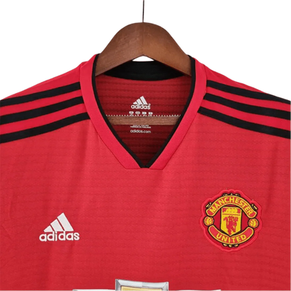 https://cdn.shopify.com/s/files/1/0826/7228/8075/files/20182019-manchester-united-chevrolet-home-retro-kit-classickits433-539087.webp?v=1741197618