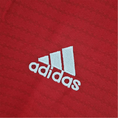 https://cdn.shopify.com/s/files/1/0826/7228/8075/files/20182019-manchester-united-chevrolet-home-retro-kit-classickits433-798831.webp?v=1741197617
