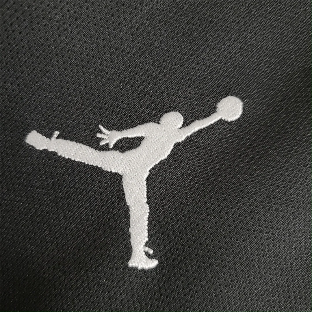 https://cdn.shopify.com/s/files/1/0826/7228/8075/files/20182019-paris-saint-germain-fly-emirates-long-sleeve-black-champions-league-retro-kit-238711.webp?v=1741198000