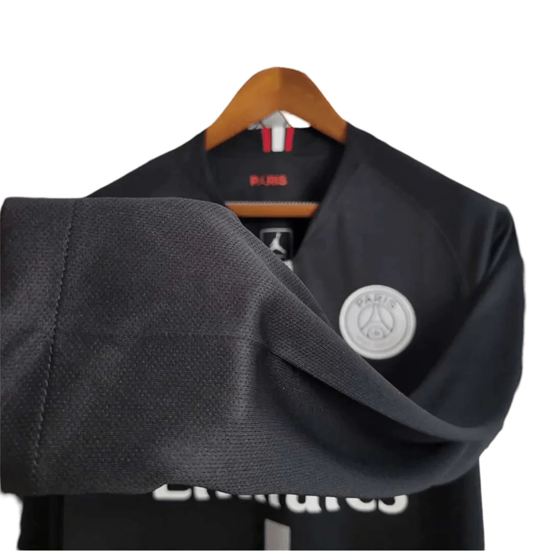 https://cdn.shopify.com/s/files/1/0826/7228/8075/files/20182019-paris-saint-germain-fly-emirates-long-sleeve-black-champions-league-retro-kit-880225.webp?v=1741198000