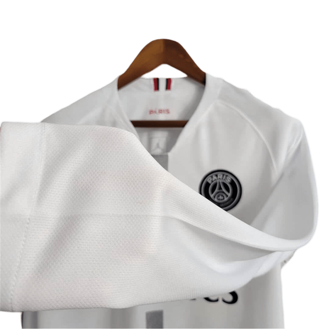 https://cdn.shopify.com/s/files/1/0826/7228/8075/files/20182019-paris-saint-germain-fly-emirates-white-champions-league-retro-kit-long-sleeve-745540.png?v=1741197865