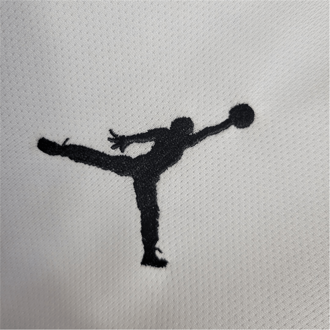 https://cdn.shopify.com/s/files/1/0826/7228/8075/files/20182019-paris-saint-germain-fly-emirates-white-champions-league-retro-kit-long-sleeve-920260.png?v=1741197868