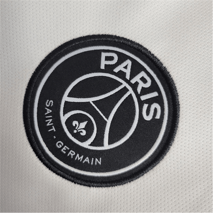 https://cdn.shopify.com/s/files/1/0826/7228/8075/files/20182019-paris-saint-germain-fly-emirates-white-champions-league-retro-kit-long-sleeve-988796.png?v=1741197869