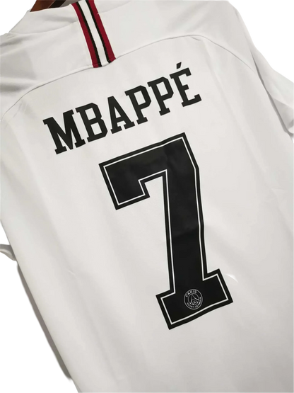 https://cdn.shopify.com/s/files/1/0826/7228/8075/files/20182019-paris-saint-germain-x-jordan-fly-emirates-white-retro-jersey-763469.webp?v=1741197995