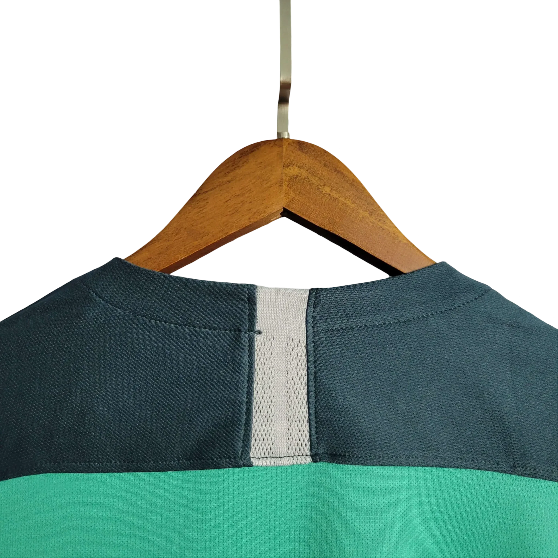 https://cdn.shopify.com/s/files/1/0826/7228/8075/files/20182019-tottenham-hotspur-aia-green-third-retro-kit-classickits433-238013.webp?v=1741199153