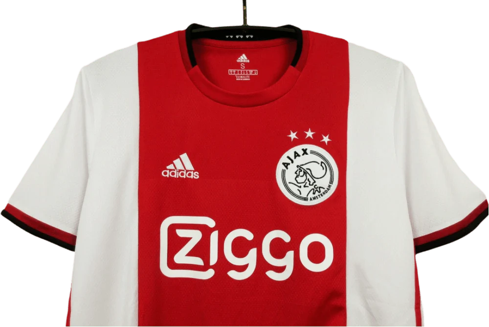 https://cdn.shopify.com/s/files/1/0826/7228/8075/files/20192020-ajax-ziggo-home-retro-kit-classickits433-858870.webp?v=1741199345