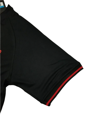 https://cdn.shopify.com/s/files/1/0826/7228/8075/files/20192020-atletico-madrid-plus500-away-black-retro-kit-classickits433-869471.webp?v=1741198273