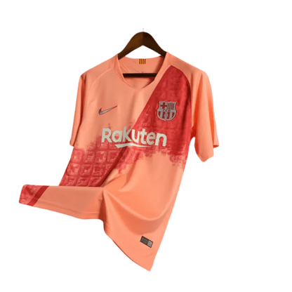 https://cdn.shopify.com/s/files/1/0826/7228/8075/files/20192020-fc-barcelona-rakuten-away-2nd-retro-kit-classickits433-812399.webp?v=1741197542