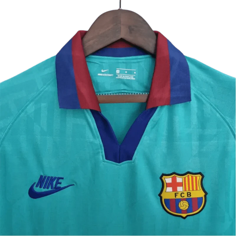 https://cdn.shopify.com/s/files/1/0826/7228/8075/files/20192020-fc-barcelona-rakuten-third-away-retro-kit-classickits433-382249.webp?v=1741197550