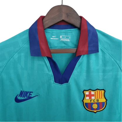 https://cdn.shopify.com/s/files/1/0826/7228/8075/files/20192020-fc-barcelona-rakuten-third-away-retro-kit-classickits433-382249.webp?v=1741197550