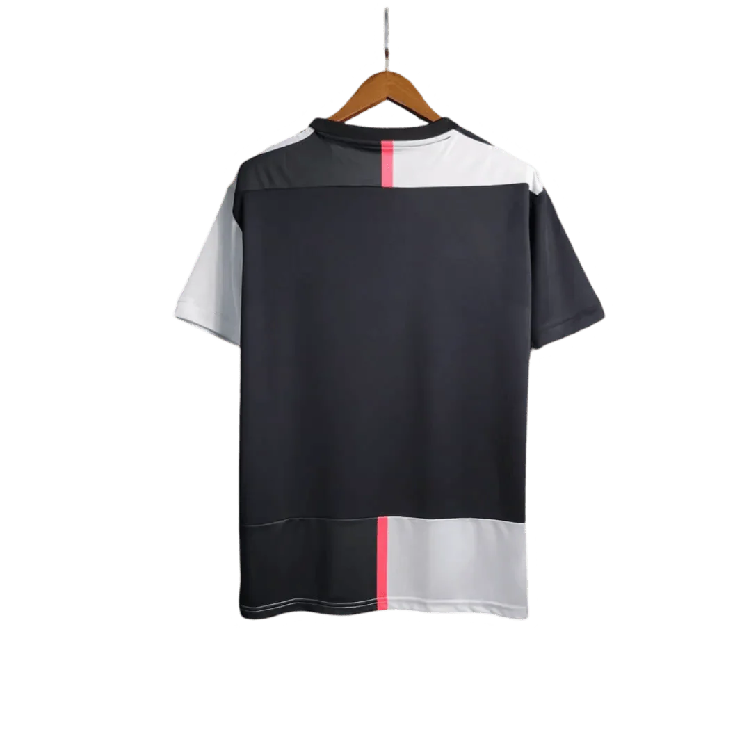 https://cdn.shopify.com/s/files/1/0826/7228/8075/files/20192020-juventus-jeep-home-retro-kit-929251.webp?v=1741197290