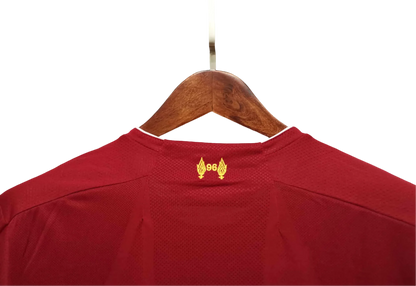 https://cdn.shopify.com/s/files/1/0826/7228/8075/files/20192020-liverpooi-standard-chartered-epl-champion-version-home-retro-kit-classickits433-483212.webp?v=1741197844