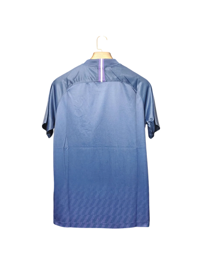 https://cdn.shopify.com/s/files/1/0826/7228/8075/files/20192020-tottenham-hotspur-aia-away-retro-kit-classickits433-171994.webp?v=1741198000