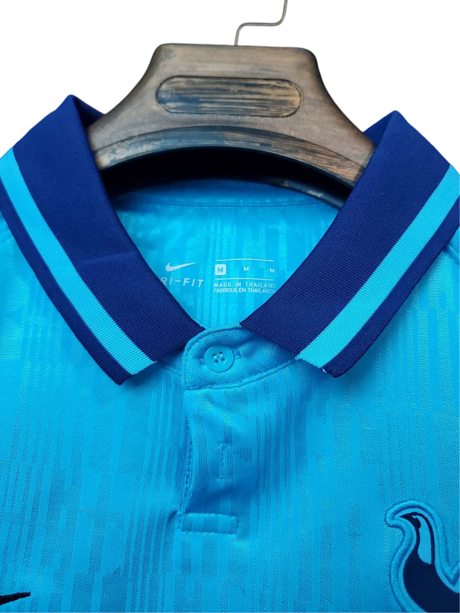 https://cdn.shopify.com/s/files/1/0826/7228/8075/files/20192020-tottenham-hotspur-aia-blue-third-retro-kit-classickits433-215429.webp?v=1741198020