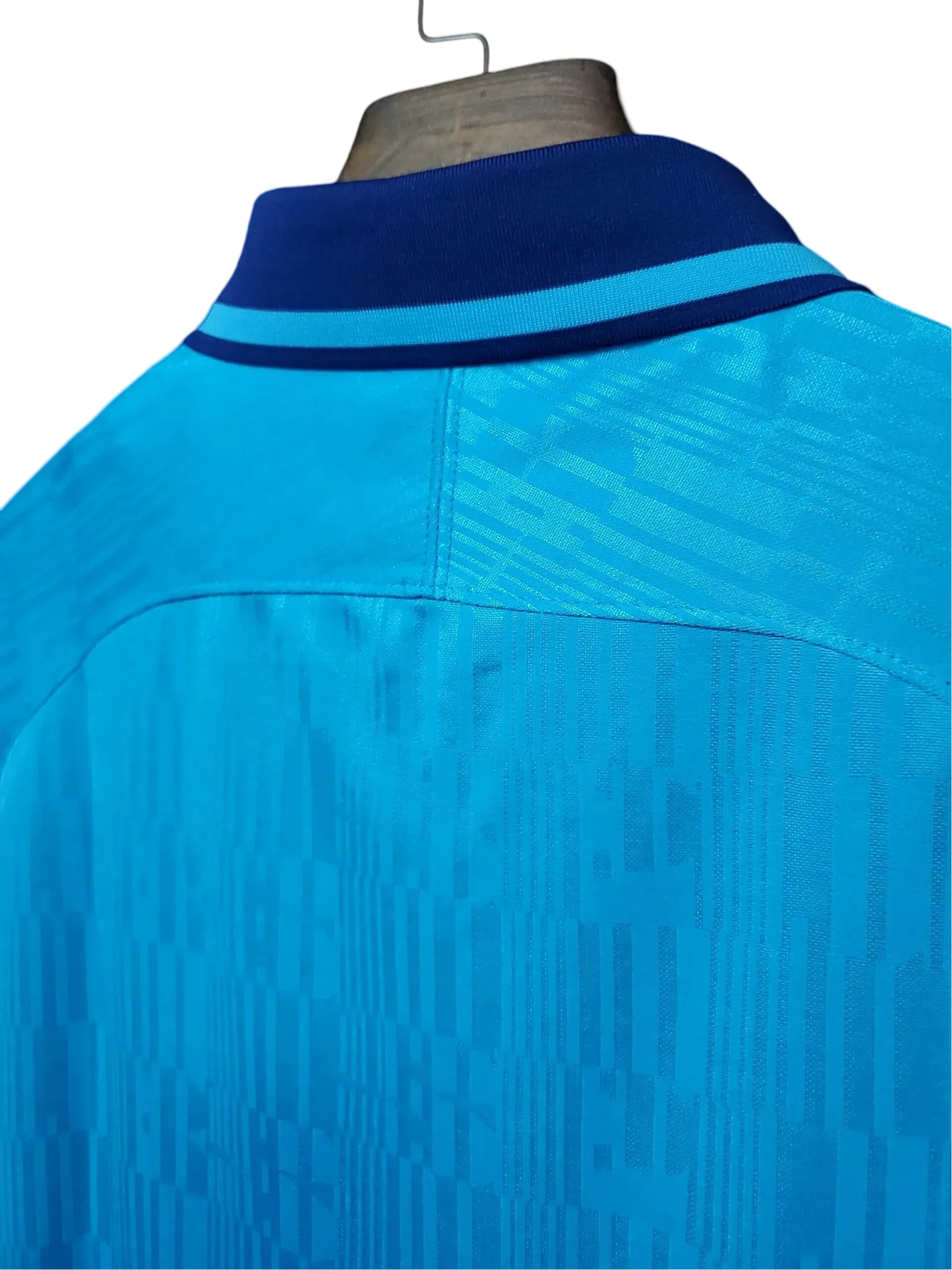 https://cdn.shopify.com/s/files/1/0826/7228/8075/files/20192020-tottenham-hotspur-aia-blue-third-retro-kit-classickits433-719218.webp?v=1741198021
