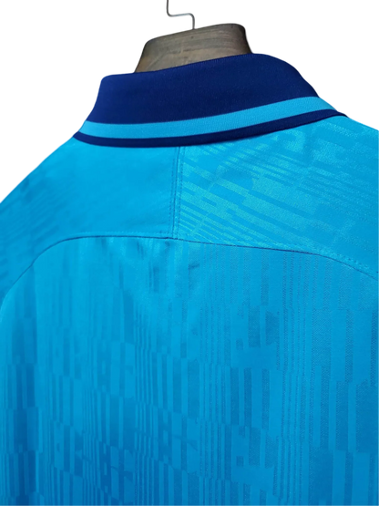 https://cdn.shopify.com/s/files/1/0826/7228/8075/files/20192020-tottenham-hotspur-aia-blue-third-retro-kit-classickits433-719218.webp?v=1741198021