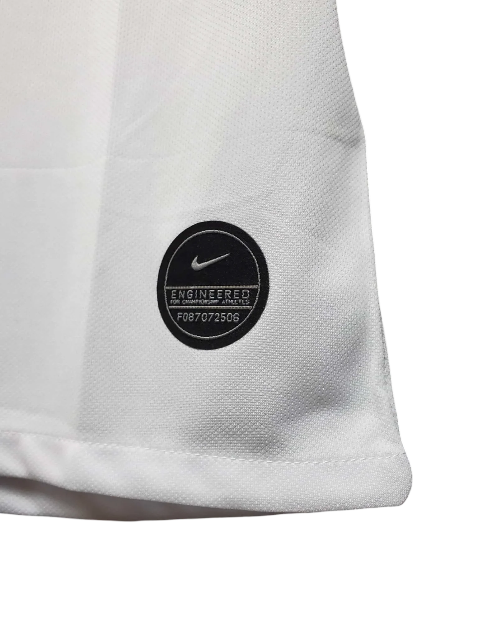 https://cdn.shopify.com/s/files/1/0826/7228/8075/files/20192020-tottenham-hotspur-aia-home-retro-kit-classickits433-736656.webp?v=1741198011