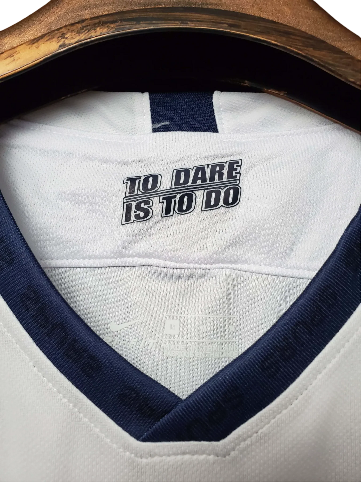 https://cdn.shopify.com/s/files/1/0826/7228/8075/files/20192020-tottenham-hotspur-aia-home-retro-kit-classickits433-812025.webp?v=1741198011