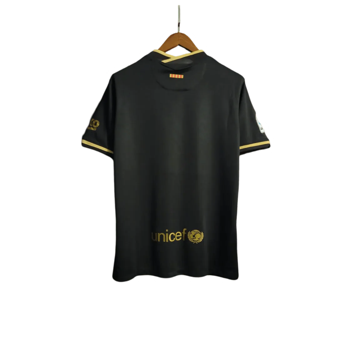 https://cdn.shopify.com/s/files/1/0826/7228/8075/files/20202021-fc-barcelona-rokuten-third-away-retro-kit-classickits433-377063.webp?v=1741197555