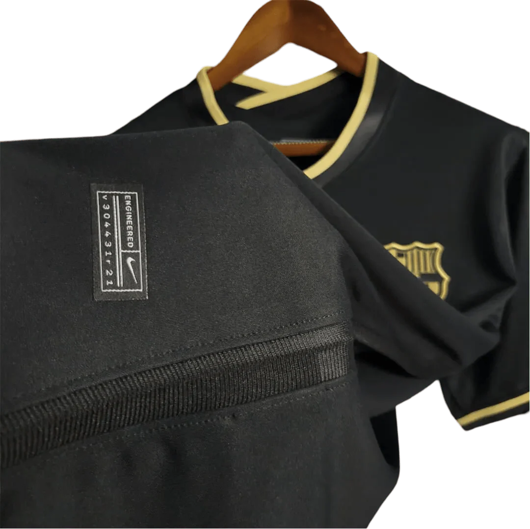https://cdn.shopify.com/s/files/1/0826/7228/8075/files/20202021-fc-barcelona-rokuten-third-away-retro-kit-classickits433-401656.webp?v=1741197557
