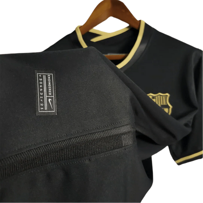 https://cdn.shopify.com/s/files/1/0826/7228/8075/files/20202021-fc-barcelona-rokuten-third-away-retro-kit-classickits433-401656.webp?v=1741197557