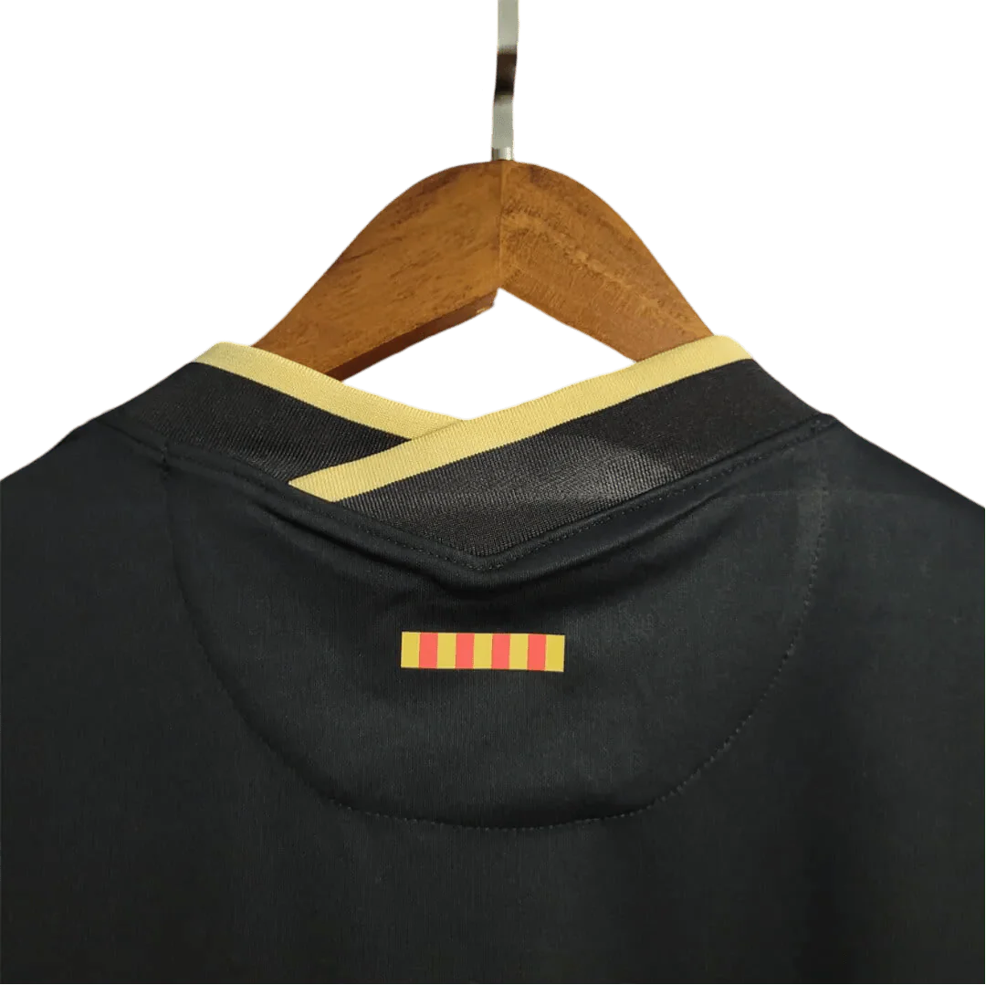 https://cdn.shopify.com/s/files/1/0826/7228/8075/files/20202021-fc-barcelona-rokuten-third-away-retro-kit-classickits433-604091.webp?v=1741197603
