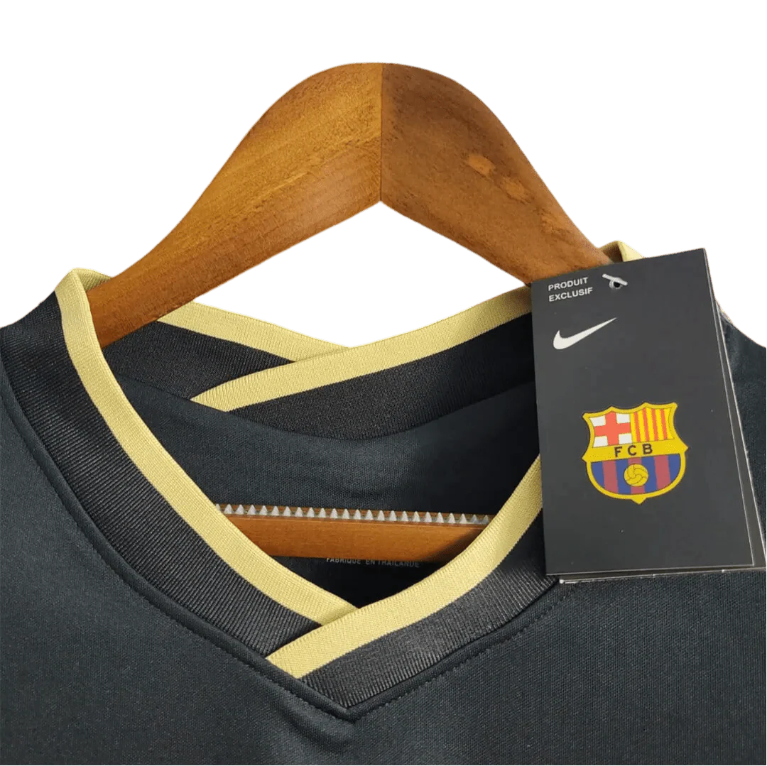 https://cdn.shopify.com/s/files/1/0826/7228/8075/files/20202021-fc-barcelona-rokuten-third-away-retro-kit-classickits433-832901.webp?v=1741197558