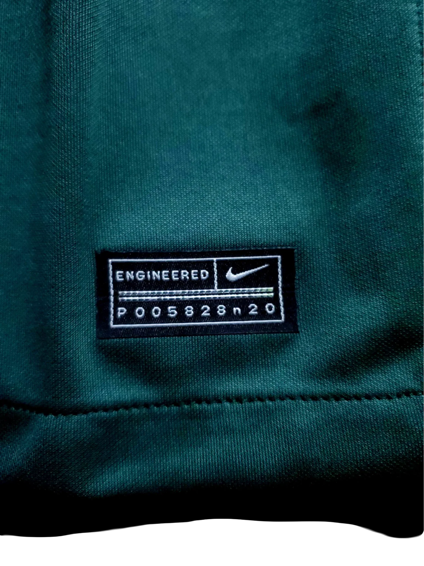 https://cdn.shopify.com/s/files/1/0826/7228/8075/files/20202021-tottenham-hotspur-aia-green-away-retro-kit-classickits433-538574.webp?v=1741198003