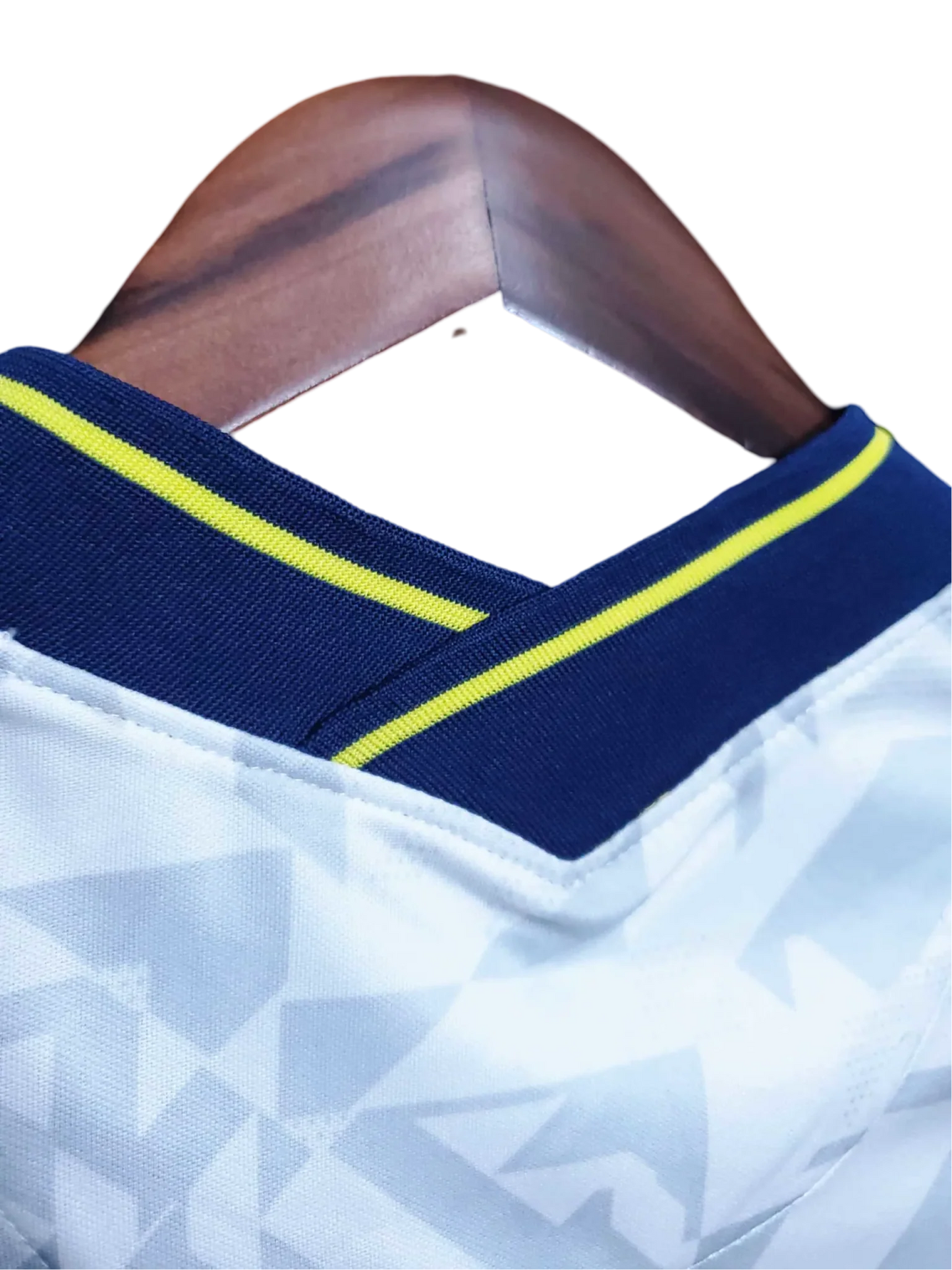 https://cdn.shopify.com/s/files/1/0826/7228/8075/files/20202021-tottenham-hotspur-aia-home-retro-kit-classickits433-247403.webp?v=1741198006