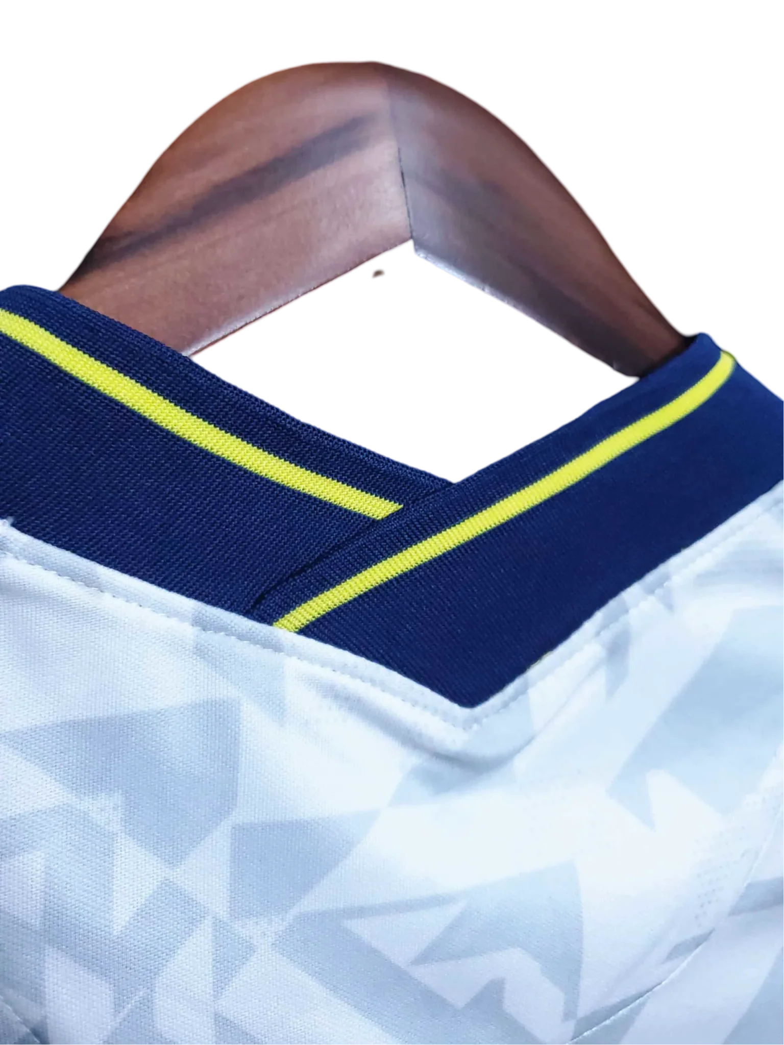 https://cdn.shopify.com/s/files/1/0826/7228/8075/files/20202021-tottenham-hotspur-aia-home-retro-kit-classickits433-247403.webp?v=1741198006