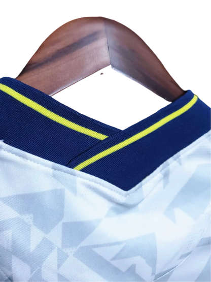 https://cdn.shopify.com/s/files/1/0826/7228/8075/files/20202021-tottenham-hotspur-aia-home-retro-kit-classickits433-247403.webp?v=1741198006